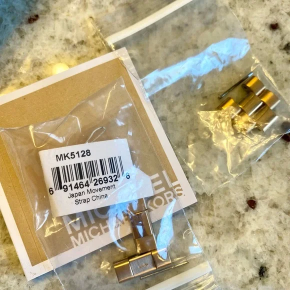 Michael Kors Watch - Picture 4 of 6